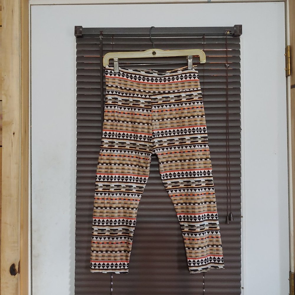 J & K womans stretch front zip capris  size see description